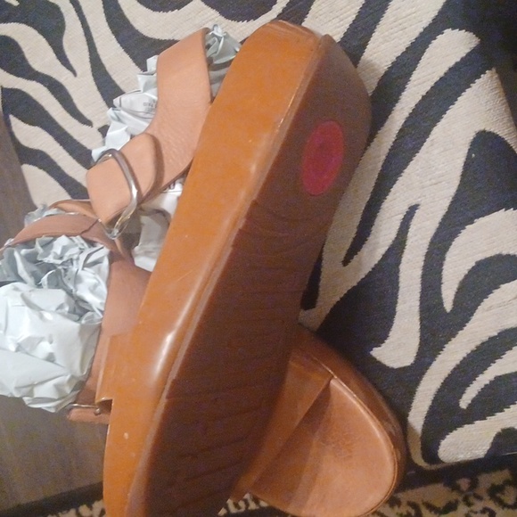 TAN LEATHER  SANDALS SIZE 11M, BEAUTIFUL COLOR - Picture 2 of 5